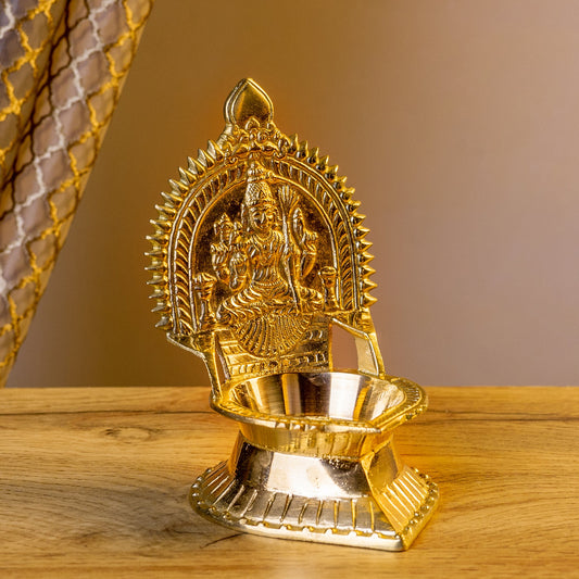 Kamakshi Vilakku