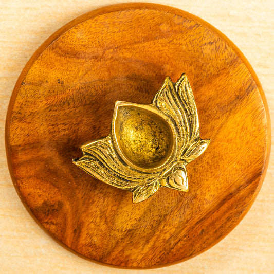Lotus Vilakku