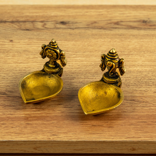 Small Sudharsana and Changu Vilakku (Pair)