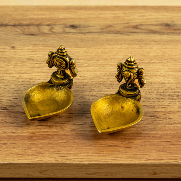 Small Sudharsana and Changu Vilakku (Pair)