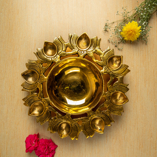 Uruli with Vilakku