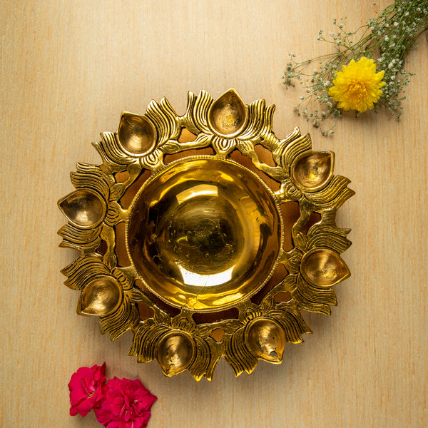 Uruli with Vilakku