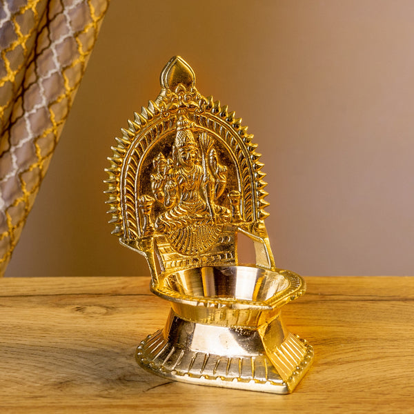 Kamakshi Vilakku With Plate