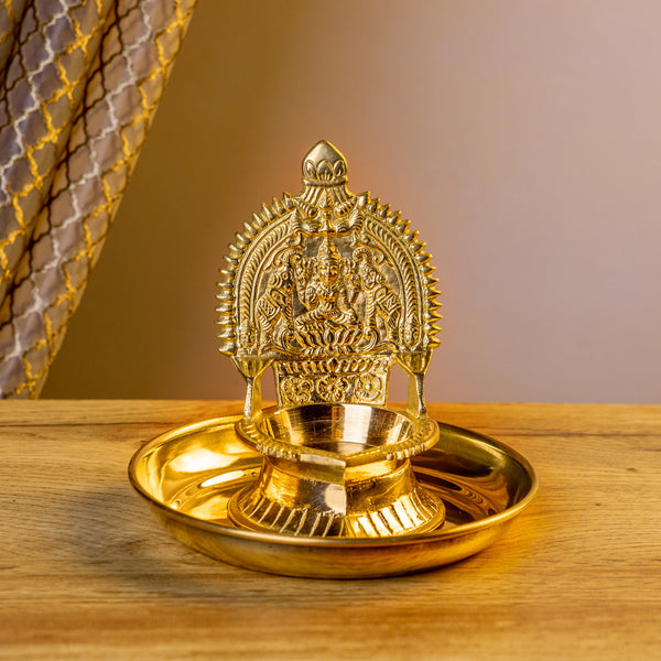 Kamakshi Vilakku ( Goddess Lakshmi) - With Plate