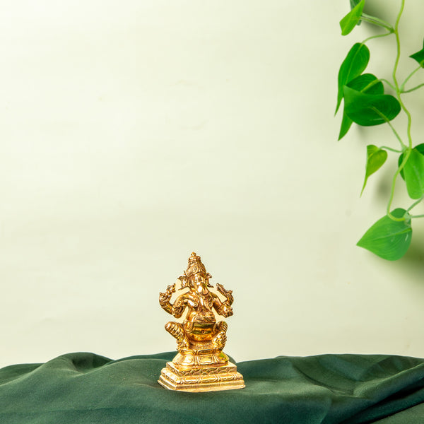 Mini Devotinal Pack. (Your Favourite Idol + Mini Peedam + 2 Lotus Deepams )